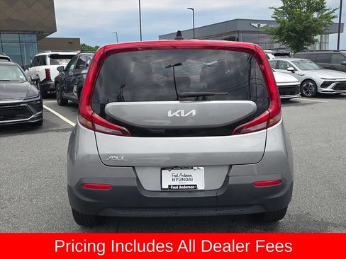 Used 2022 Kia Soul LX FWD image 4