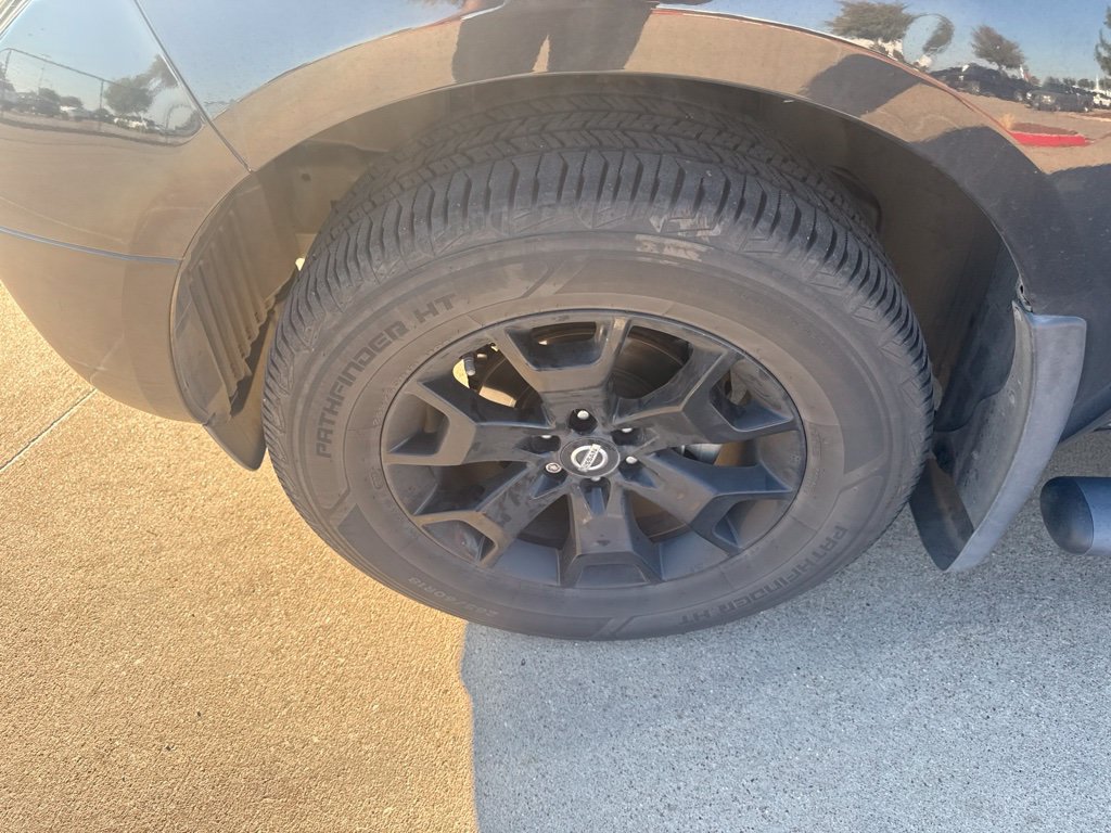 Used 2020 Nissan Frontier SV w/ Midnight Edition Floor Mats RWD image 9