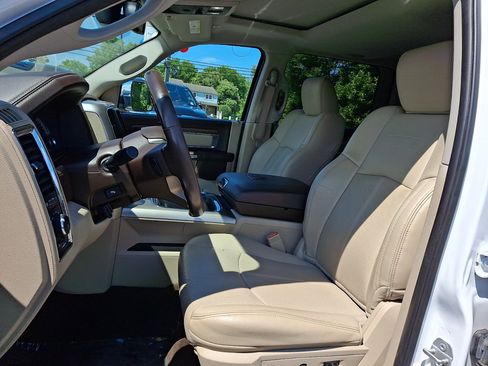Used 2018 RAM 1500 Laramie w/ Convenience Group AWD/4WD image 24