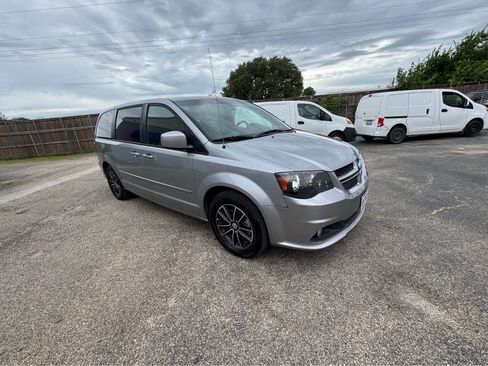 Used 2015 Dodge Grand Caravan R/T image 7