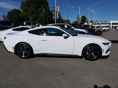 Used 2024 Ford Mustang Premium image 3