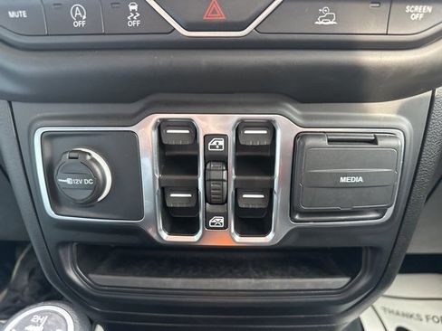 Used 2023 Jeep Gladiator Sport S image 28