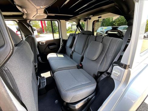 Used 2024 Jeep Wrangler Unlimited AWD/4WD image 15