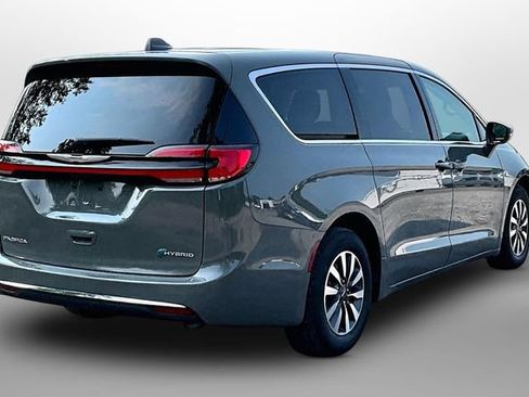 Used 2022 Chrysler Pacifica Touring-L FWD image 13