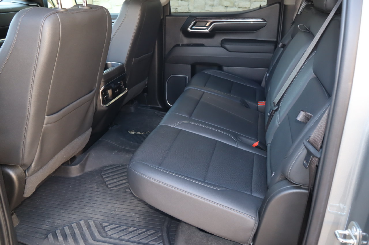 Used 2023 Chevrolet Silverado 1500 LTZ AWD/4WD image 5