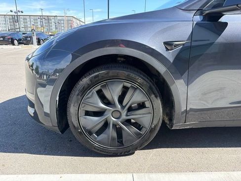 Used 2024 Tesla Model Y Long Range AWD/4WD image 4