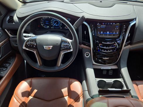 Used 2020 Cadillac Escalade ESV Premium Luxury w/ LPO, Radiant Package AWD/4WD image 14
