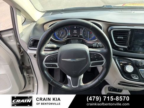Used 2019 Chrysler Pacifica Touring-L Plus image 12