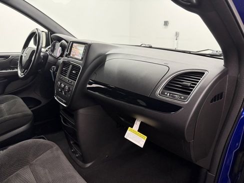 Used 2020 Dodge Grand Caravan SE image 23