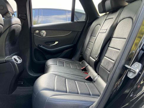 Used 2020 Mercedes-Benz GLC 300 4MATIC w/ Premium Package image 26