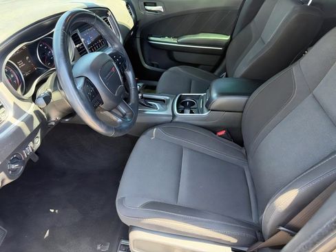 Used 2019 Dodge Charger SXT RWD image 14