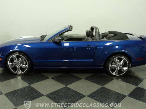 Used 2009 Ford Mustang GT RWD image 2