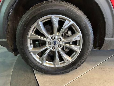 Used 2022 Ford Explorer Limited w/ Equipment Group 301A AWD/4WD image 26
