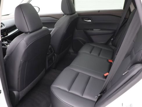 Used 2023 Nissan Rogue SV w/ SV Premium Package image 11