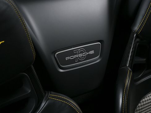 Used 2019 Porsche 911 Speedster RWD image 15