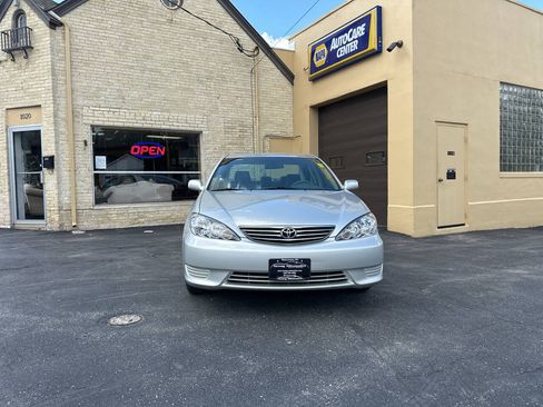 Used 2005 Toyota Camry LE FWD image 6
