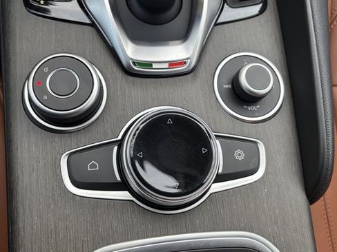 Used 2023 Alfa Romeo Giulia Ti image 33