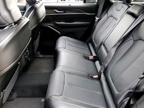 New 2025 Jeep Grand Cherokee Overland w/ Luxury Tech Group IV image 18