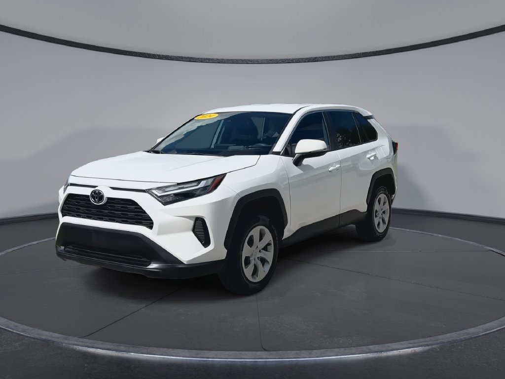 Used 2024 Toyota RAV4 LE FWD image 4