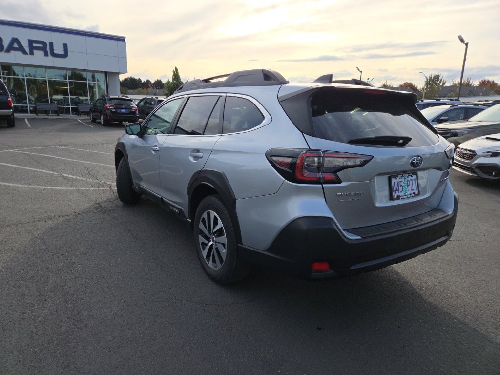 Used 2025 Subaru Outback Premium AWD/4WD image 5