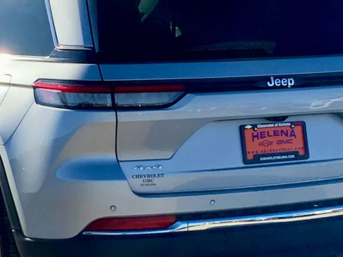 Used 2023 Jeep Grand Cherokee Limited image 13