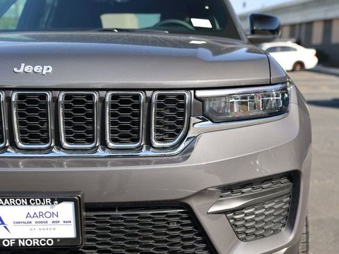 New 2025 Jeep Grand Cherokee Laredo w/ MOPAR Finishing Package image 5