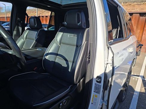 Used 2021 Cadillac Escalade Sport w/ LPO, ONYX Package image 4