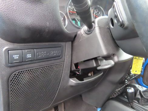 Used 2016 Jeep Wrangler Rubicon w/ Power Convenience Group image 26