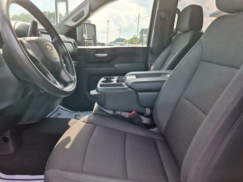 Used 2025 Chevrolet Silverado 2500 Custom AWD/4WD image 15