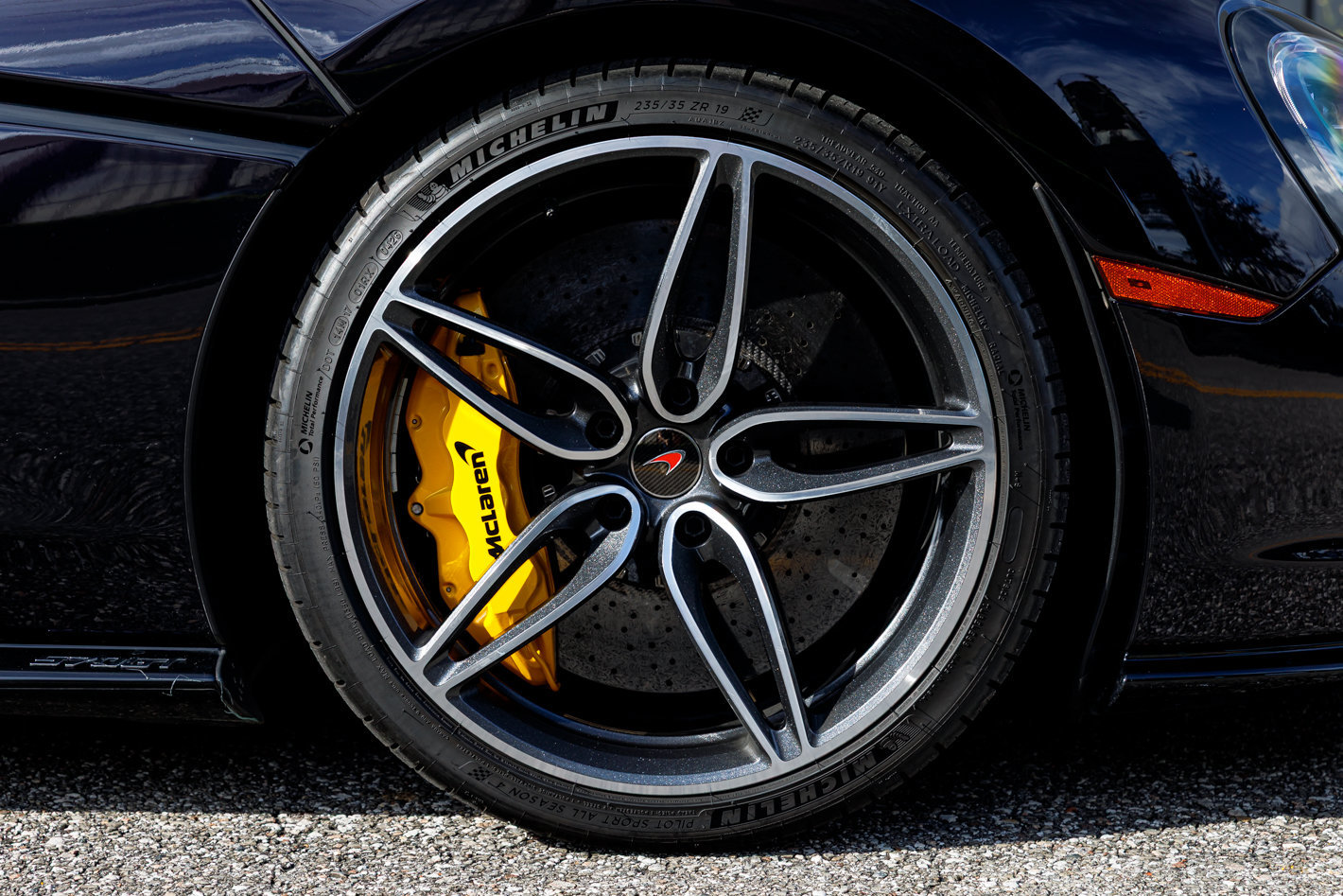 Used 2018 McLaren 570S RWD image 8