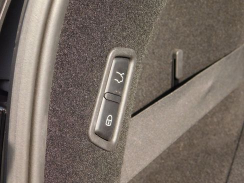 Used 2019 Maserati Levante image 10