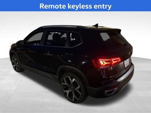 Used 2022 Volkswagen Taos SEL image 2
