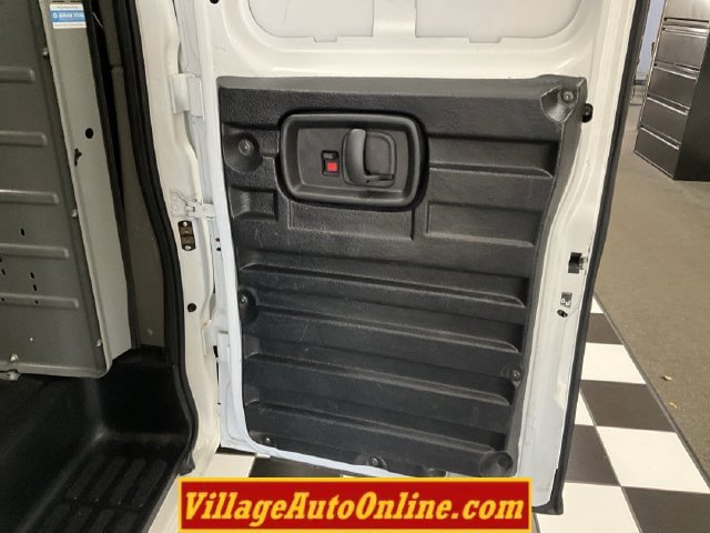 Used 2017 Chevrolet Express 2500 RWD image 9