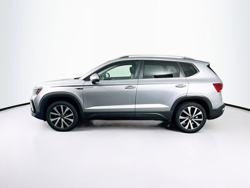 Used 2024 Volkswagen Taos SE FWD image 4