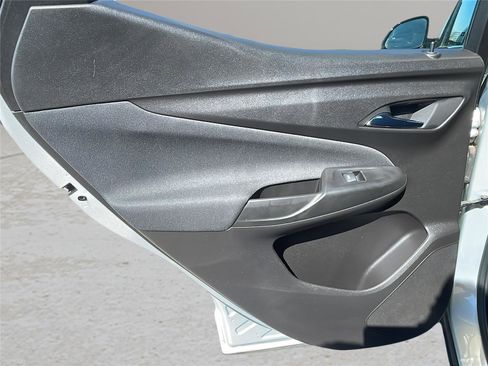 Used 2023 Chevrolet Bolt EUV LT w/ Driver Confidence Package image 17