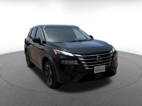 Used 2025 Nissan Rogue SV AWD/4WD image 3