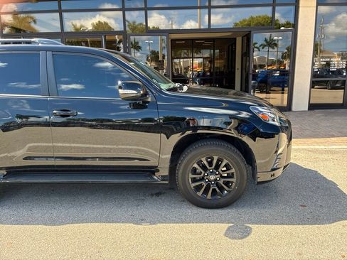Certified 2022 Lexus GX 460 w/ Black Line Special Edition AWD/4WD image 4