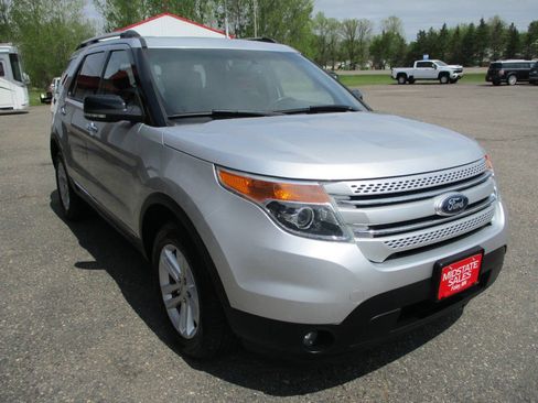Used 2015 Ford Explorer XLT w/ Equipment Group 202A AWD/4WD image 12