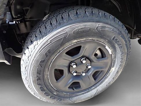 Used 2025 Jeep Wrangler Sport AWD/4WD image 7
