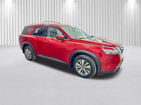 Used 2022 Nissan Pathfinder SL AWD/4WD image 2