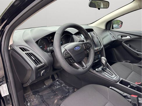 Used 2017 Ford Focus SE FWD image 6