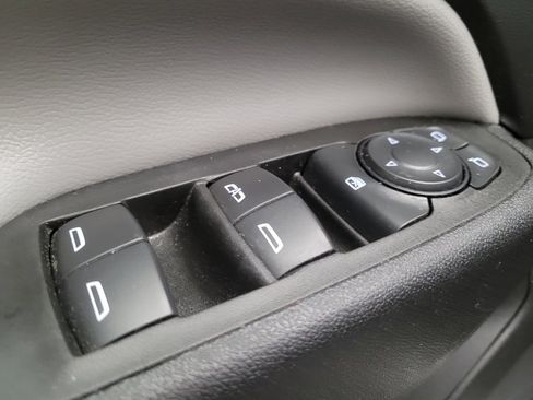 Used 2021 Chevrolet Equinox LS w/ LS Convenience Package image 27