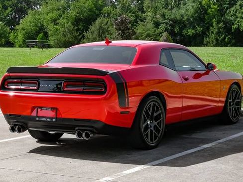 Used 2016 Dodge Challenger R/T Scat Pack RWD image 11