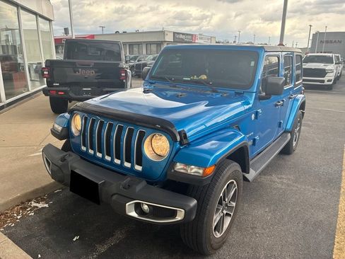 Used 2023 Jeep Wrangler Unlimited Sahara w/ Cold Weather Group AWD/4WD image 2