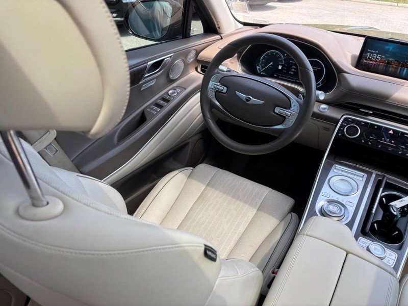 Used 2022 Genesis GV80 2.5T w/ Prestige Package 04 AWD/4WD image 12