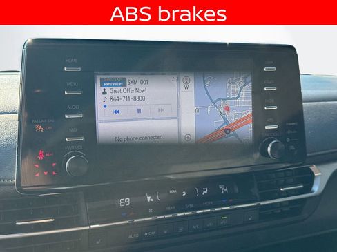 Used 2024 Toyota Sienna XLE Woodland Edition image 15