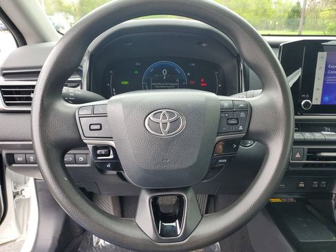 Used 2025 Toyota Camry LE FWD image 18