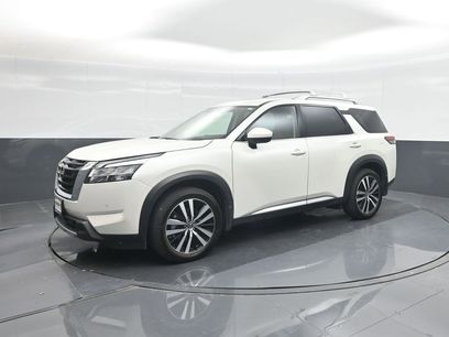 Used 2024 Nissan Pathfinder Platinum