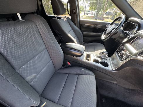 Used 2018 Jeep Grand Cherokee Laredo RWD image 11