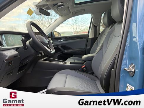 New 2025 Volkswagen Tiguan SE image 9